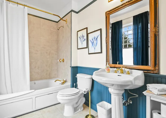 The Pasfield House 4*