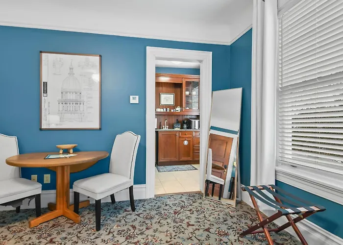 The Pasfield House 4* Springfield