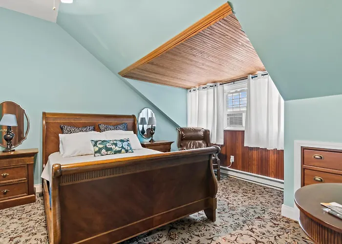 The Pasfield House 4* Springfield