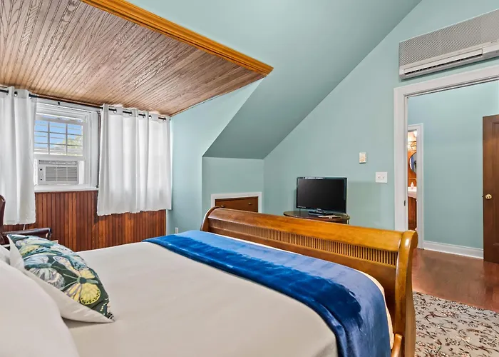 The Pasfield House 4*
